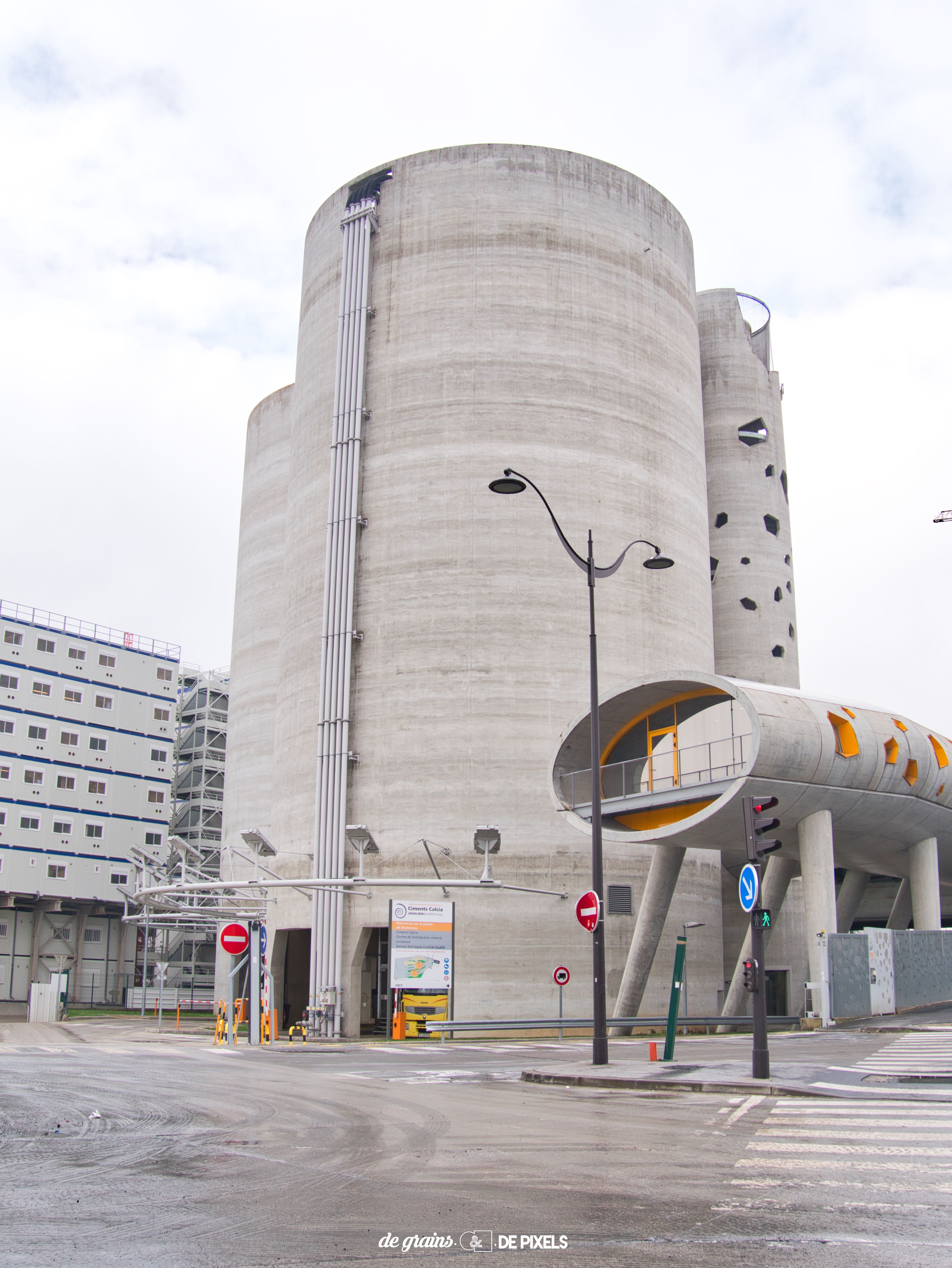 CONCRETE FLOWER<br/>🏭 📷 🌻